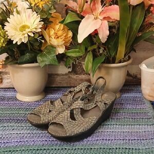 bernie mev. Black and Gray Wedge Sandals